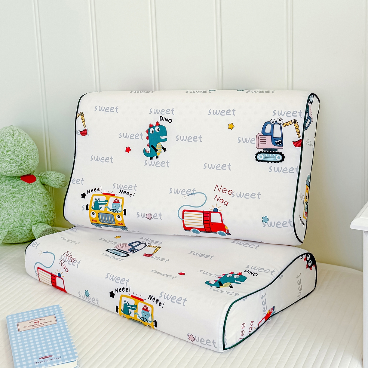 91家纺网 家纺一手货源 找家纺 良佐生活 2025新款A类60s全棉贡缎乳胶枕套 恐龙滴滴车