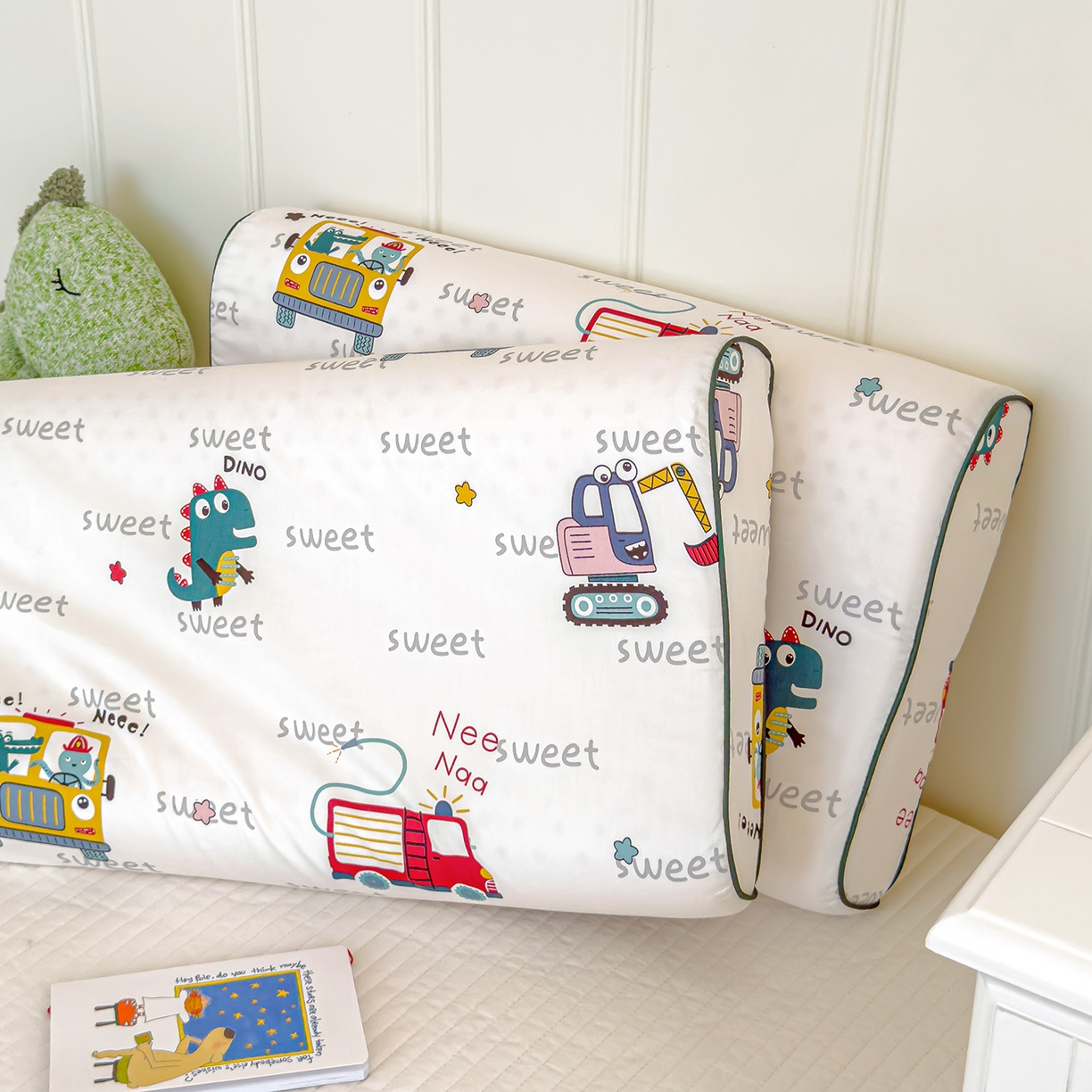 91家纺网 家纺一手货源 找家纺 良佐生活 2025新款A类60s全棉贡缎乳胶枕套 恐龙滴滴车