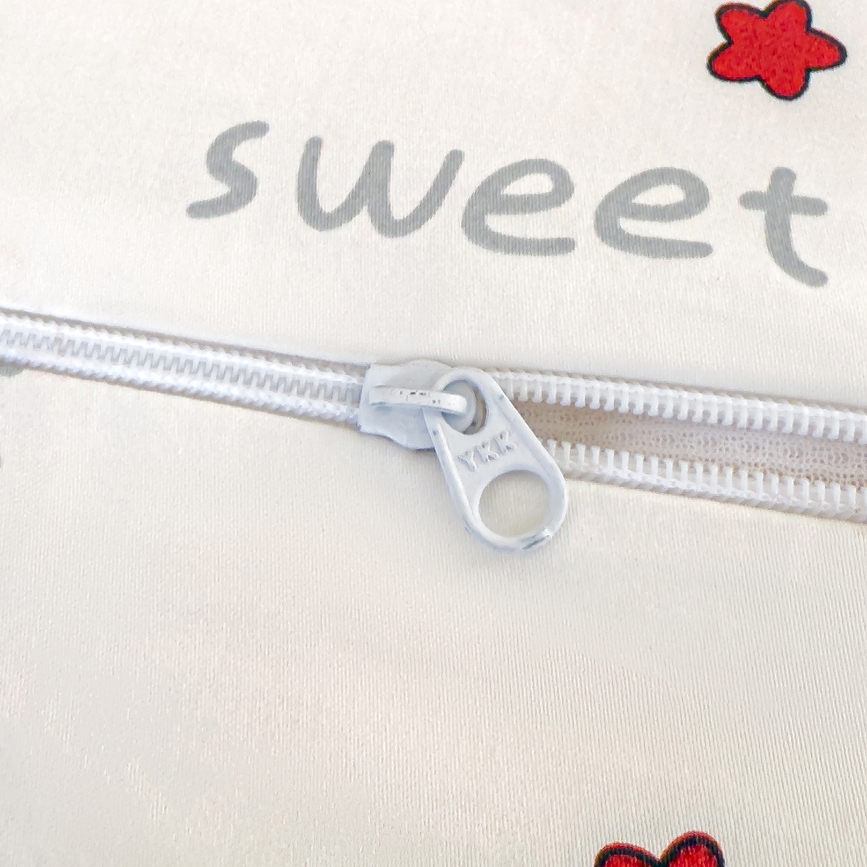 91家纺网 家纺一手货源 找家纺 良佐生活 2025新款A类60s全棉贡缎乳胶枕套 恐龙滴滴车