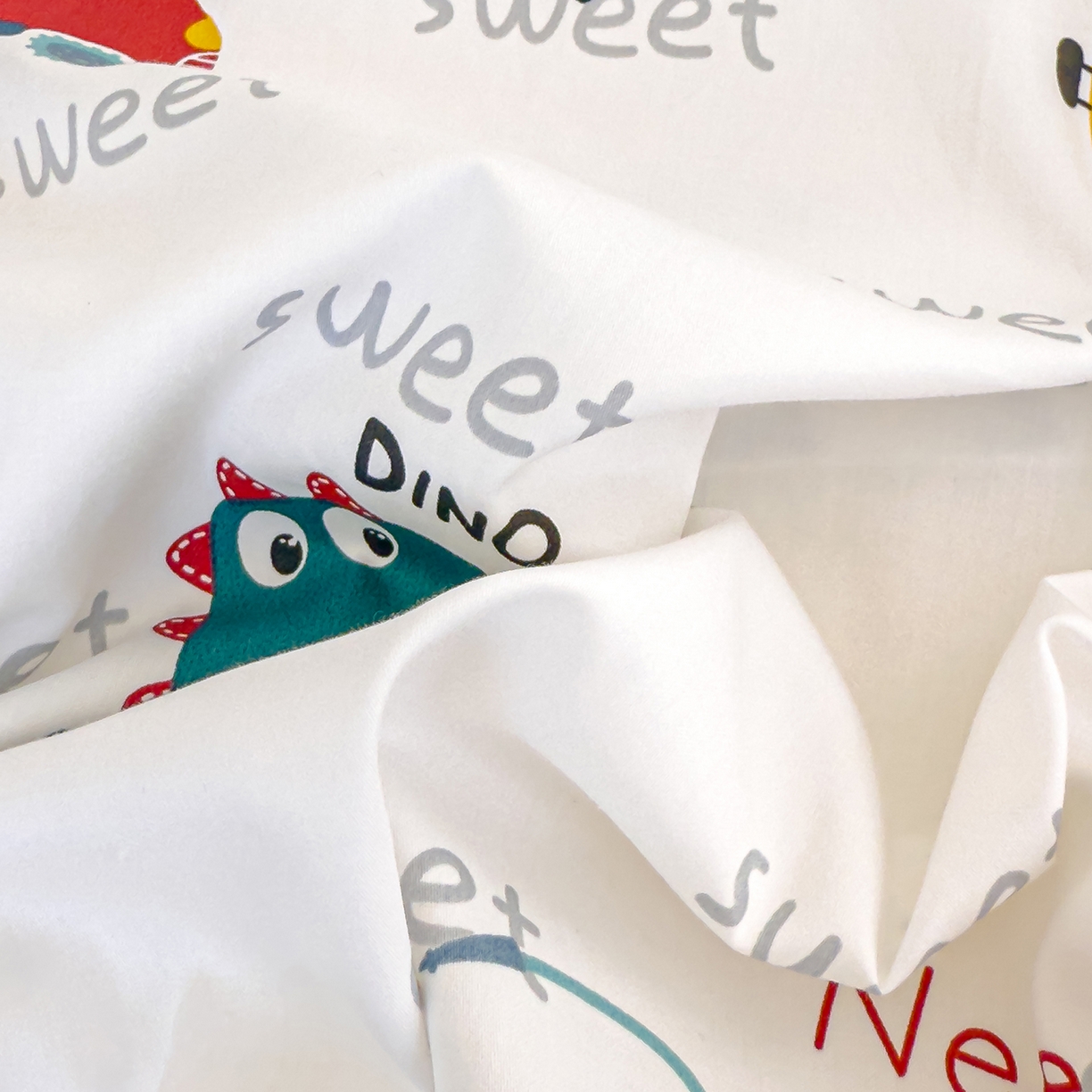 91家纺网 家纺一手货源 找家纺 良佐生活 2025新款A类60s全棉贡缎乳胶枕套 恐龙滴滴车