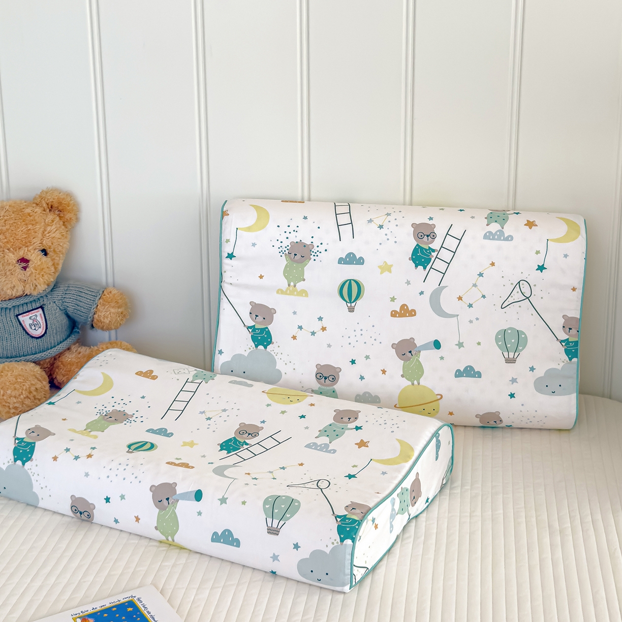 91家纺网 家纺一手货源 找家纺 良佐生活 2025新款A类60s全棉贡缎乳胶枕套 小熊探月