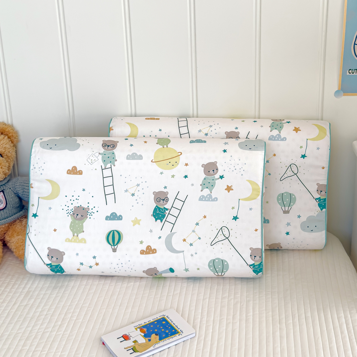 91家纺网 家纺一手货源 找家纺 良佐生活 2025新款A类60s全棉贡缎乳胶枕套 小熊探月