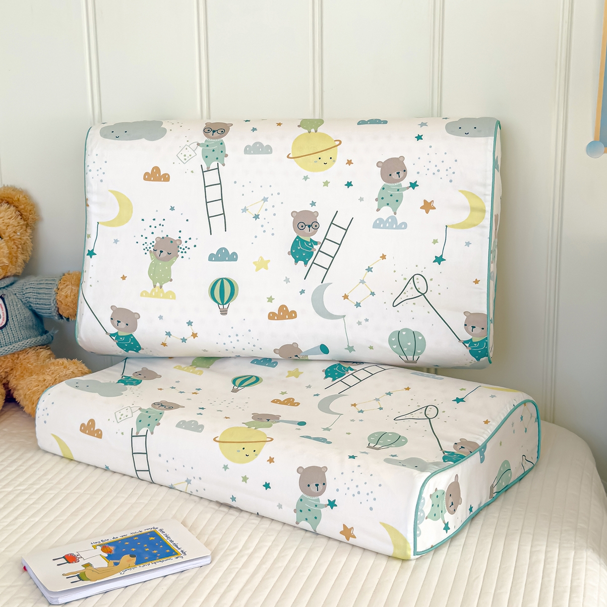 91家纺网 家纺一手货源 找家纺 良佐生活 2025新款A类60s全棉贡缎乳胶枕套 小熊探月