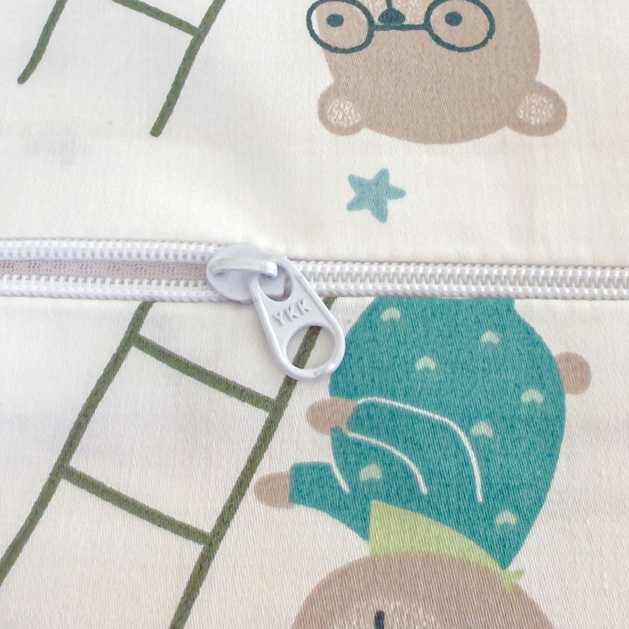 91家纺网 家纺一手货源 找家纺 良佐生活 2025新款A类60s全棉贡缎乳胶枕套 小熊探月