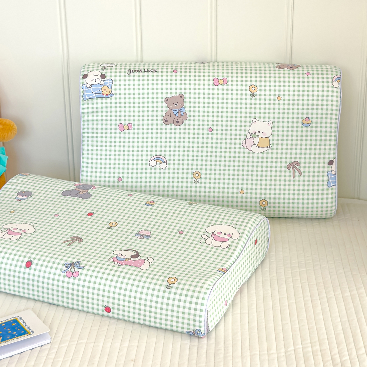 91家纺网 家纺一手货源 找家纺 良佐生活 2025新款A类60s全棉贡缎乳胶枕套 萌宠派对