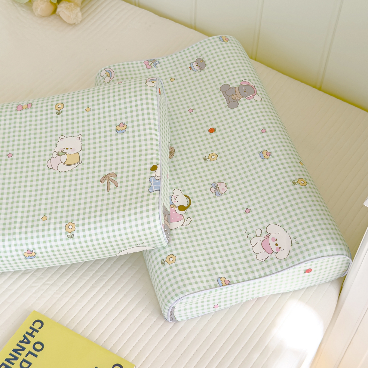 91家纺网 家纺一手货源 找家纺 良佐生活 2025新款A类60s全棉贡缎乳胶枕套 萌宠派对