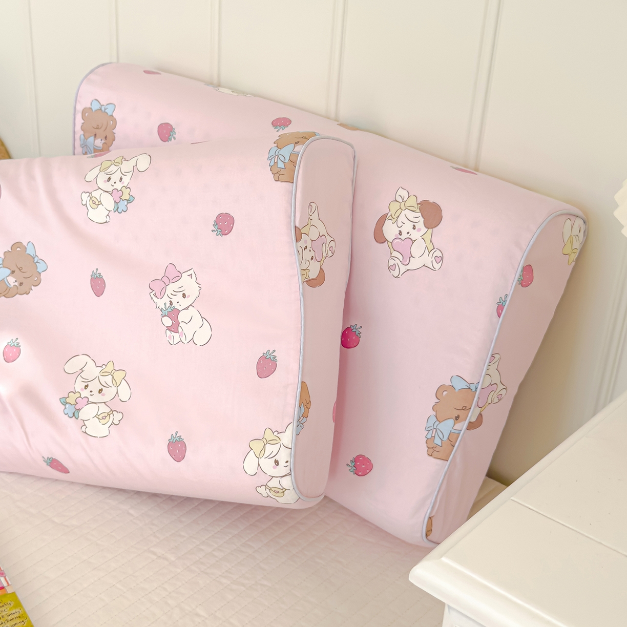 91家纺网 家纺一手货源 找家纺 良佐生活 2025新款A类60s全棉贡缎乳胶枕套 凯蒂小猫