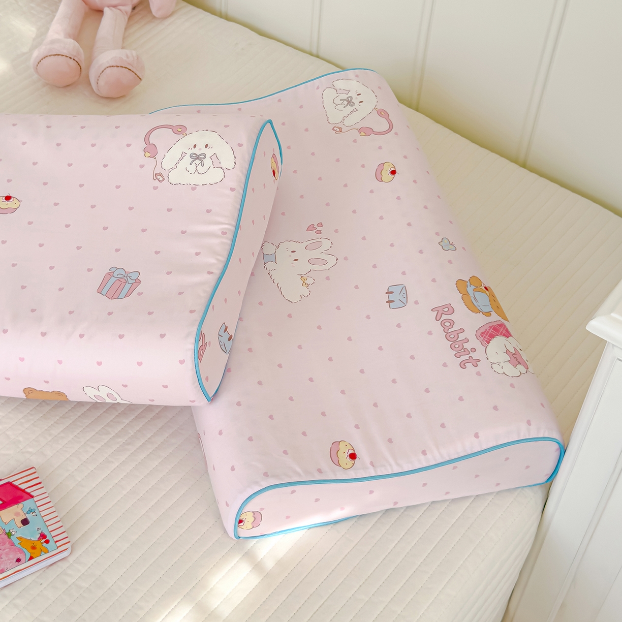 91家纺网 家纺一手货源 找家纺 良佐生活 2025新款A类60s全棉贡缎乳胶枕套 甜蜜派