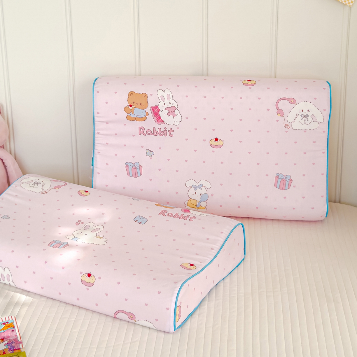 91家纺网 家纺一手货源 找家纺 良佐生活 2025新款A类60s全棉贡缎乳胶枕套 甜蜜派