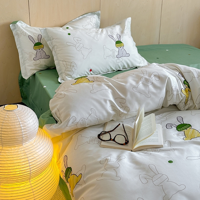 91家纺网 家纺一手货源 找家纺 麦田家纺 2025新款40支13372全棉独版印花吊边床单款四件套（提供买家秀）吊边床单款 迷藏巴兔