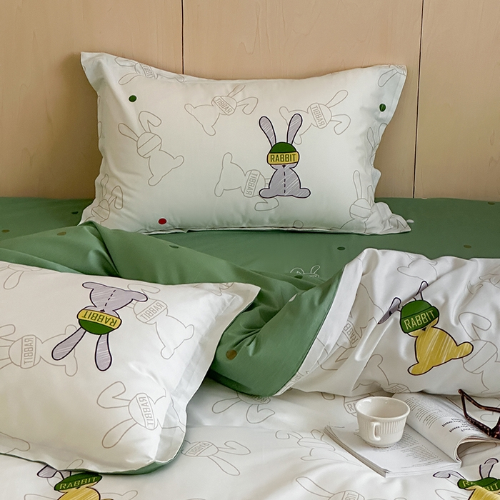 91家纺网 家纺一手货源 找家纺 麦田家纺 2025新款40支13372全棉独版印花吊边床单款四件套（提供买家秀）吊边床单款 迷藏巴兔