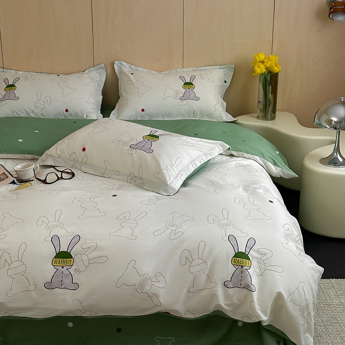 91家纺网 家纺一手货源 找家纺 麦田家纺 2025新款40支13372全棉独版印花吊边床单款四件套（提供买家秀）吊边床单款 迷藏巴兔