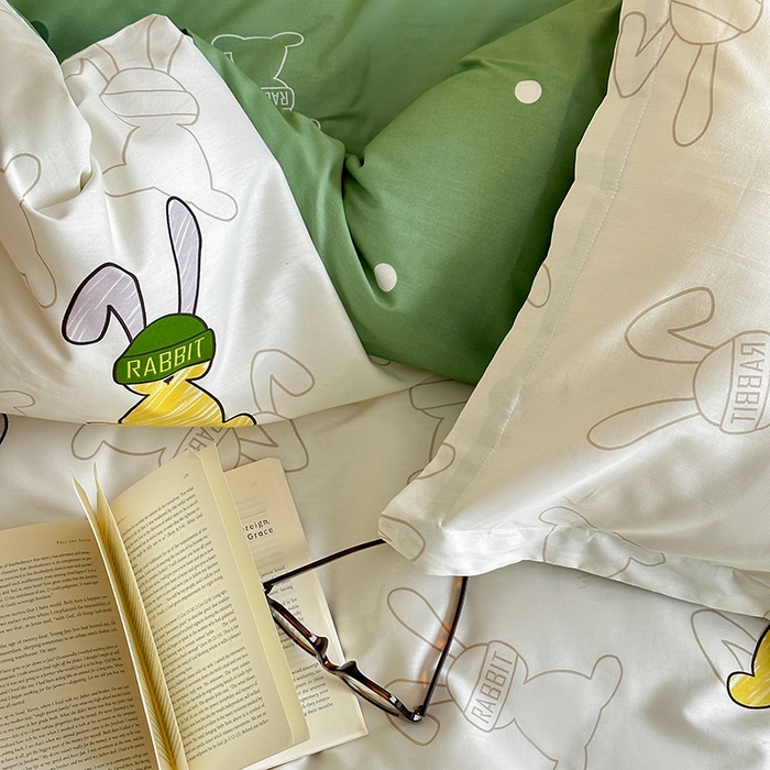 91家纺网 家纺一手货源 找家纺 麦田家纺 2025新款40支13372全棉独版印花吊边床单款四件套（提供买家秀）吊边床单款 迷藏巴兔