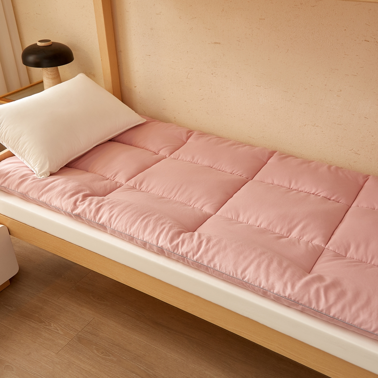 91家纺网 家纺一手货源 找家纺 样样红 2025新款50%棉花床垫 豆沙色