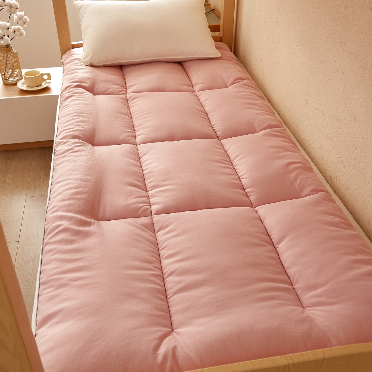 91家纺网 家纺一手货源 找家纺 样样红 2025新款50%棉花床垫 豆沙色