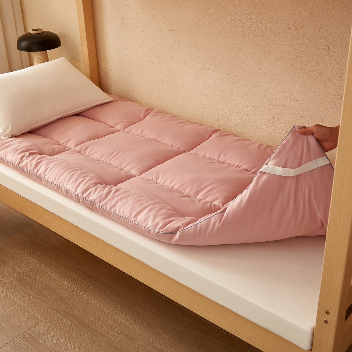 91家纺网 家纺一手货源 找家纺 样样红 2025新款50%棉花床垫 豆沙色