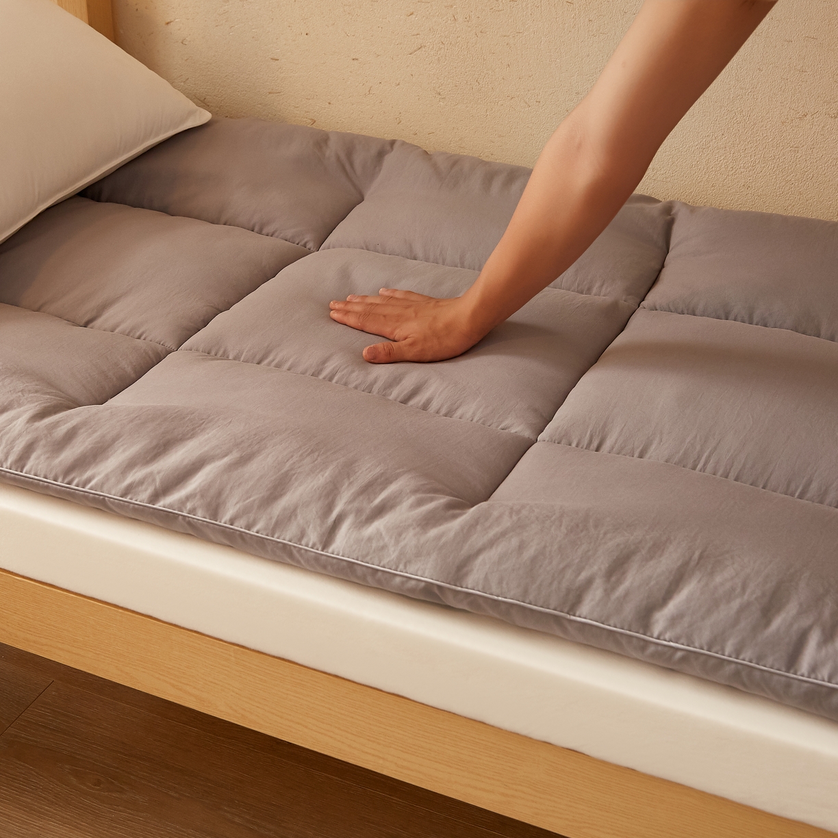 91家纺网 家纺一手货源 找家纺 样样红 2025新款50%棉花床垫 灰色