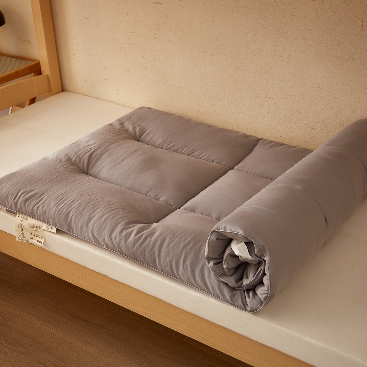 91家纺网 家纺一手货源 找家纺 样样红 2025新款50%棉花床垫 灰色