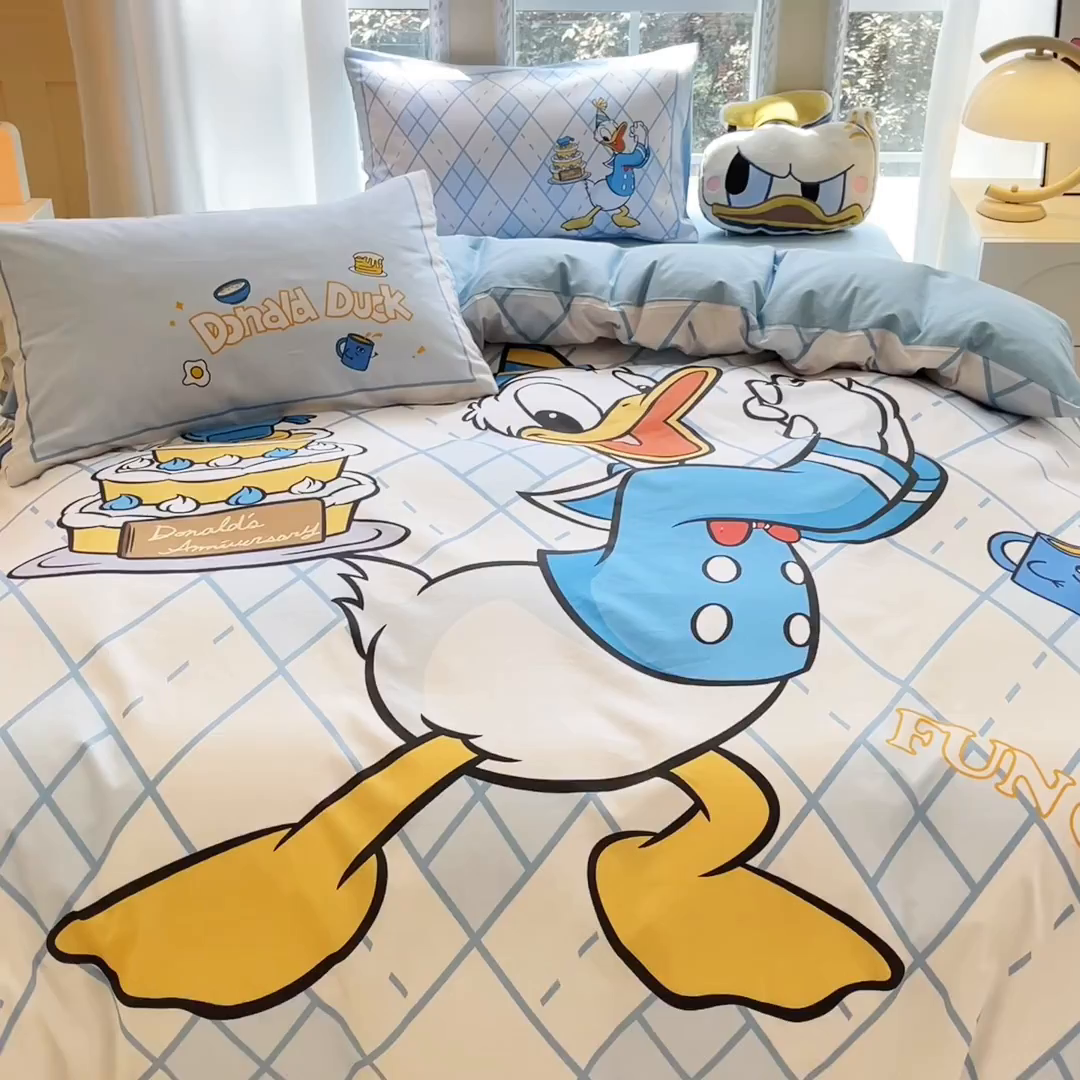 91家纺网 家纺一手货源 找家纺 麦田家纺 2025新款全棉迪士尼大板印花卡通四件套 百变唐老鸭