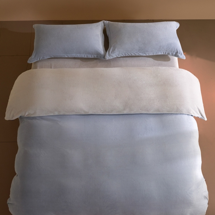 91家纺网 家纺一手货源 找家纺 麦田家纺 2025新款A类高克重纯色牛奶绒四件套 蓝灰