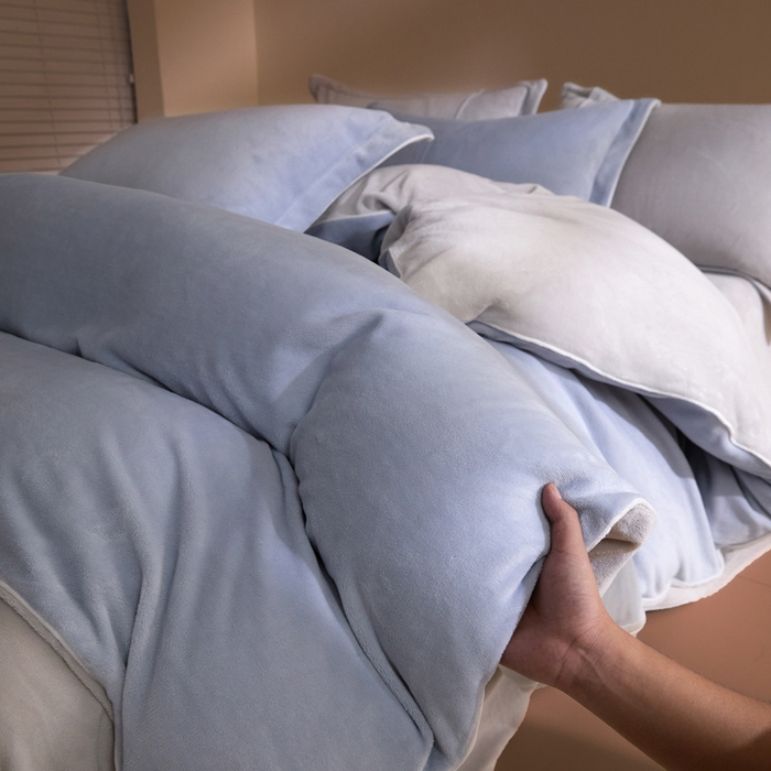 91家纺网 家纺一手货源 找家纺 麦田家纺 2025新款A类高克重纯色牛奶绒四件套 蓝灰