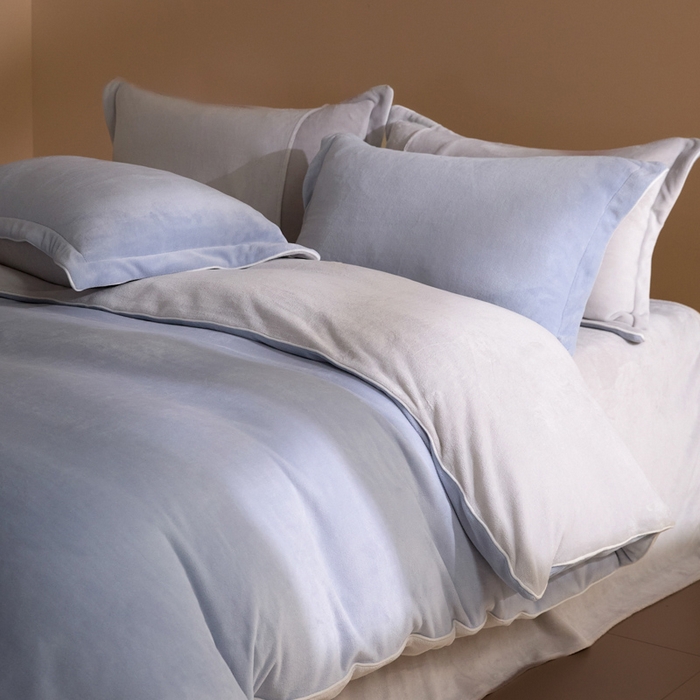 91家纺网 家纺一手货源 找家纺 麦田家纺 2025新款A类高克重纯色牛奶绒四件套 蓝灰