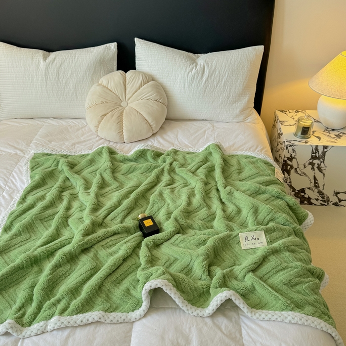 91家纺网 家纺一手货源 找家纺 穆琪2025新款轻奢盖毯高克重多层提花绵柔绒保暖毛毯绵密亲肤沙发毯休闲小毯子 果绿
