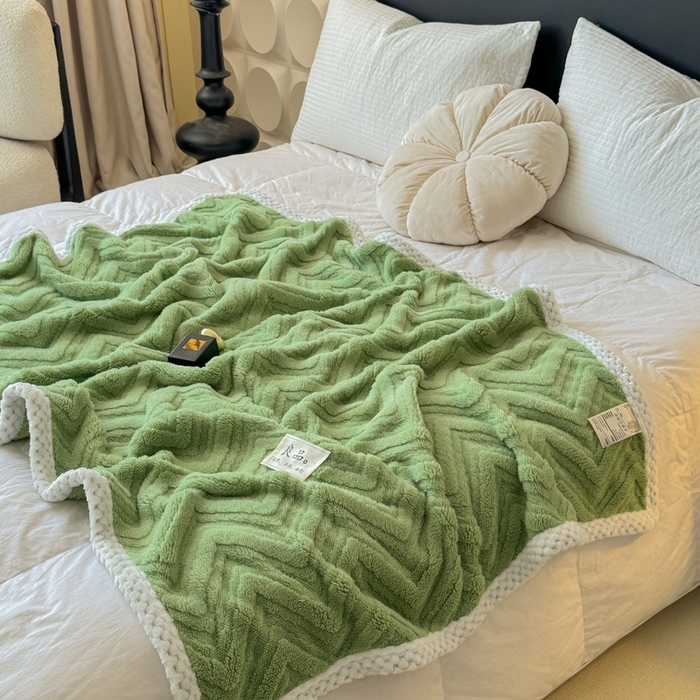 91家纺网 家纺一手货源 找家纺 穆琪2025新款轻奢盖毯高克重多层提花绵柔绒保暖毛毯绵密亲肤沙发毯休闲小毯子 果绿