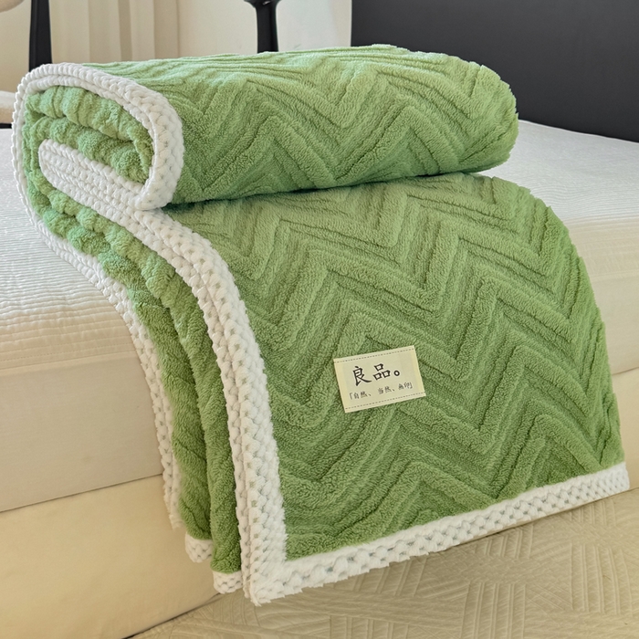 91家纺网 家纺一手货源 找家纺 穆琪2025新款轻奢盖毯高克重多层提花绵柔绒保暖毛毯绵密亲肤沙发毯休闲小毯子 果绿