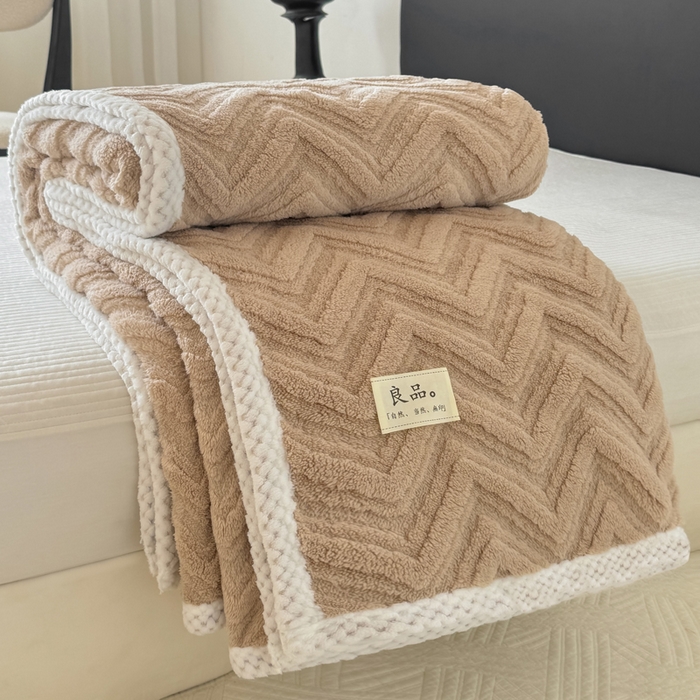 91家纺网 家纺一手货源 找家纺 穆琪2025新款轻奢盖毯高克重多层提花绵柔绒保暖毛毯绵密亲肤沙发毯休闲小毯子 浅咖
