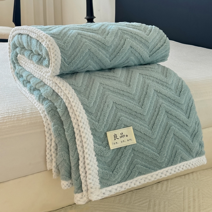 91家纺网 家纺一手货源 找家纺 穆琪2025新款轻奢盖毯高克重多层提花绵柔绒保暖毛毯绵密亲肤沙发毯休闲小毯子 秋波蓝