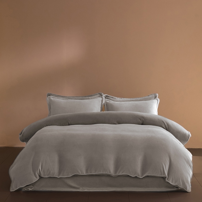 91家纺网 家纺一手货源 找家纺 麦田家纺 2025新款A类高克重纯色牛奶绒四件套 鸭蛋灰