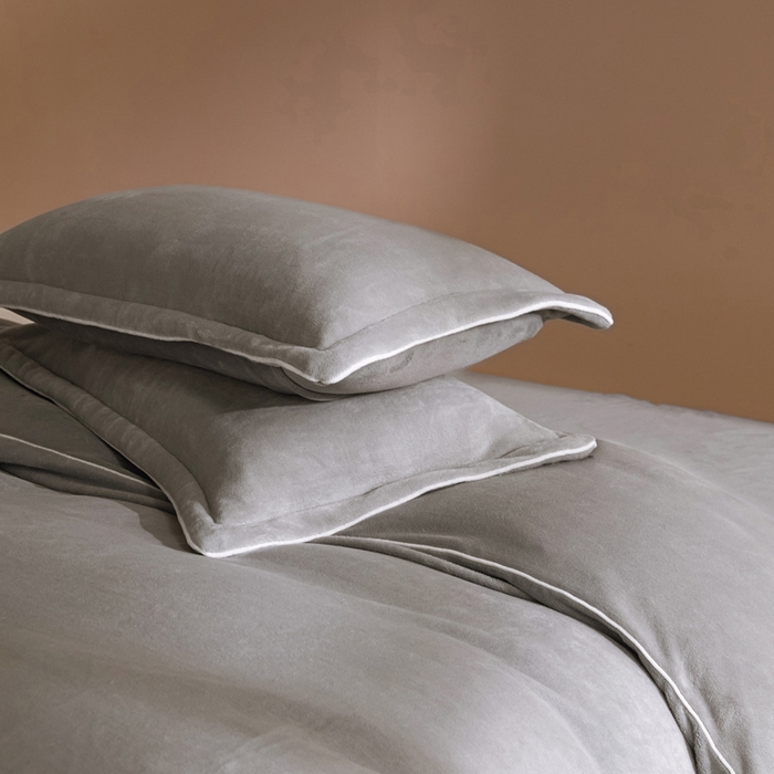 91家纺网 家纺一手货源 找家纺 麦田家纺 2025新款A类高克重纯色牛奶绒四件套 鸭蛋灰