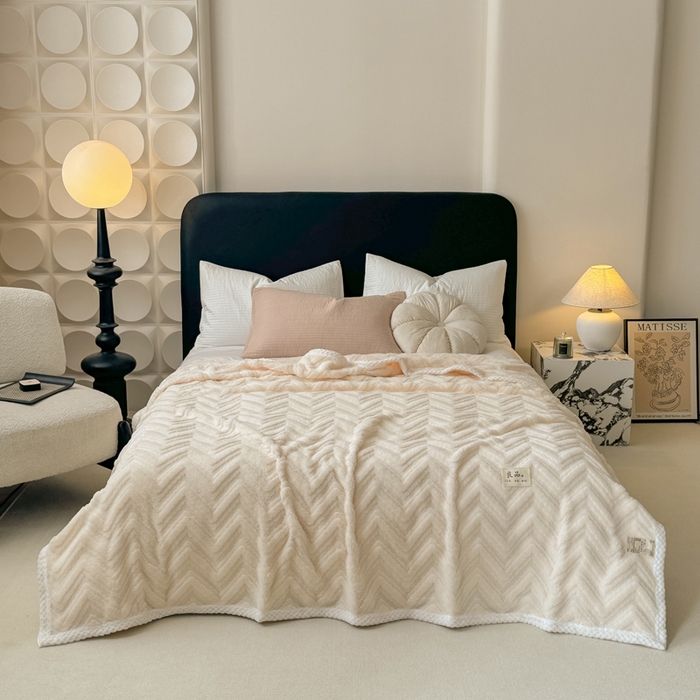 穆琪2025新款轻奢盖毯高克重多层提花绵柔绒保暖毛毯绵密亲肤沙发毯休闲小毯子 象牙白