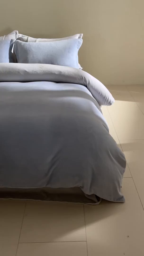 91家纺网 家纺一手货源 找家纺 麦田家纺 2025新款A类高克重纯色牛奶绒四件套 蓝灰