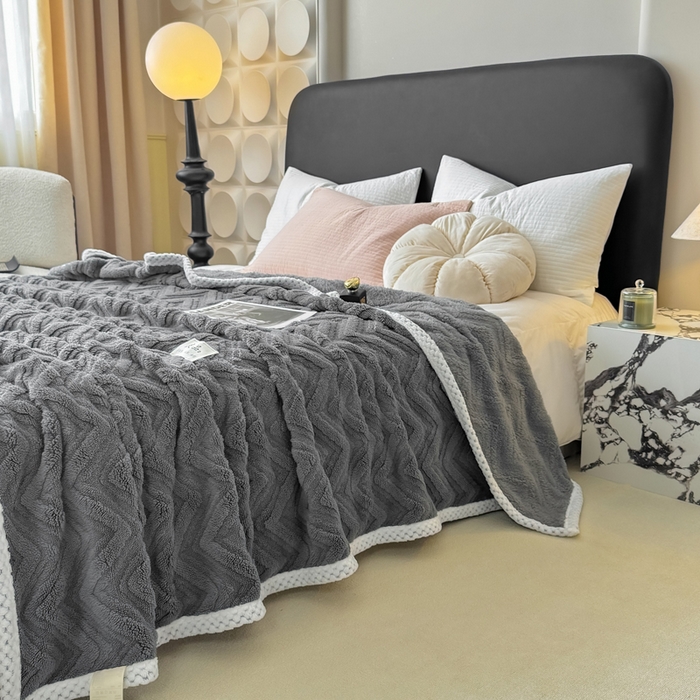 91家纺网 家纺一手货源 找家纺 穆琪2025新款轻奢盖毯高克重多层提花绵柔绒保暖毛毯绵密亲肤沙发毯休闲小毯子 陨石灰