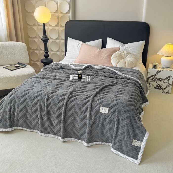 91家纺网 家纺一手货源 找家纺 穆琪2025新款轻奢盖毯高克重多层提花绵柔绒保暖毛毯绵密亲肤沙发毯休闲小毯子 陨石灰