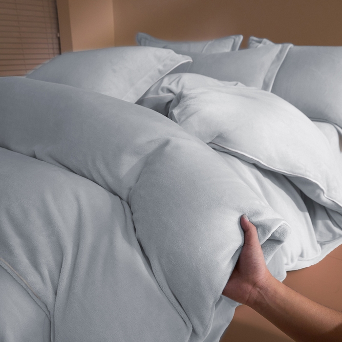 91家纺网 家纺一手货源 找家纺 麦田家纺 2025新款A类高克重纯色牛奶绒四件套 暮蓝