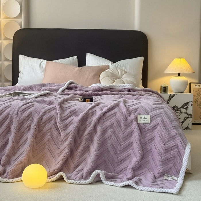 91家纺网 家纺一手货源 找家纺 （总）穆琪2025新款轻奢盖毯高克重多层提花绵柔绒保暖毛毯绵密亲肤沙发毯休闲小毯子