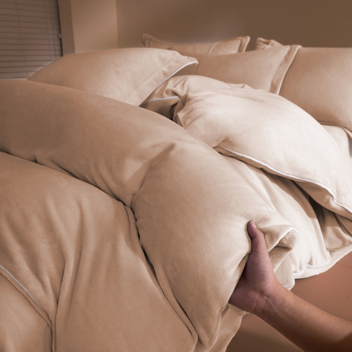 91家纺网 家纺一手货源 找家纺 麦田家纺 2025新款A类高克重纯色牛奶绒四件套 奶咖