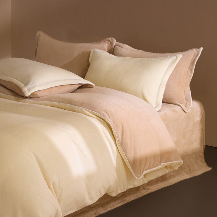 91家纺网 家纺一手货源 找家纺 麦田家纺 2025新款A类高克重纯色牛奶绒四件套 奶白咖