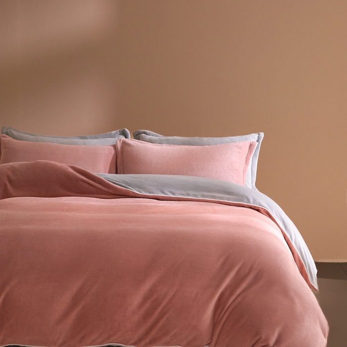 91家纺网 家纺一手货源 找家纺 麦田家纺 2025新款A类高克重纯色牛奶绒四件套 肉粉-鸭蛋灰