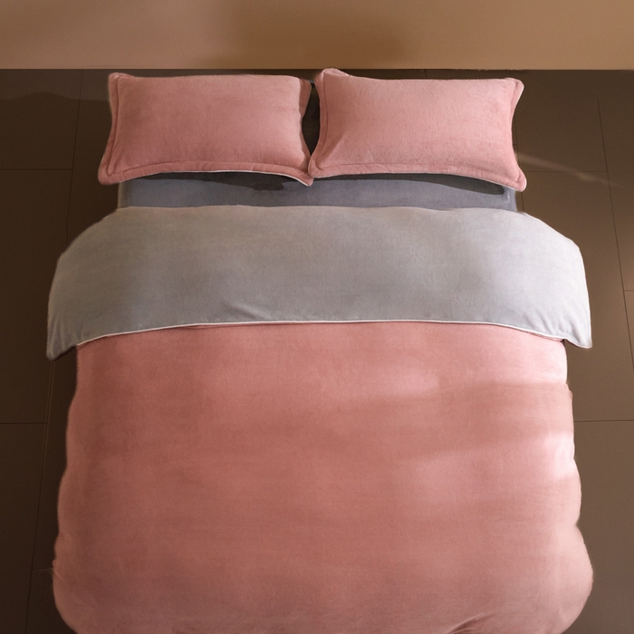 91家纺网 家纺一手货源 找家纺 麦田家纺 2025新款A类高克重纯色牛奶绒四件套 肉粉-鸭蛋灰