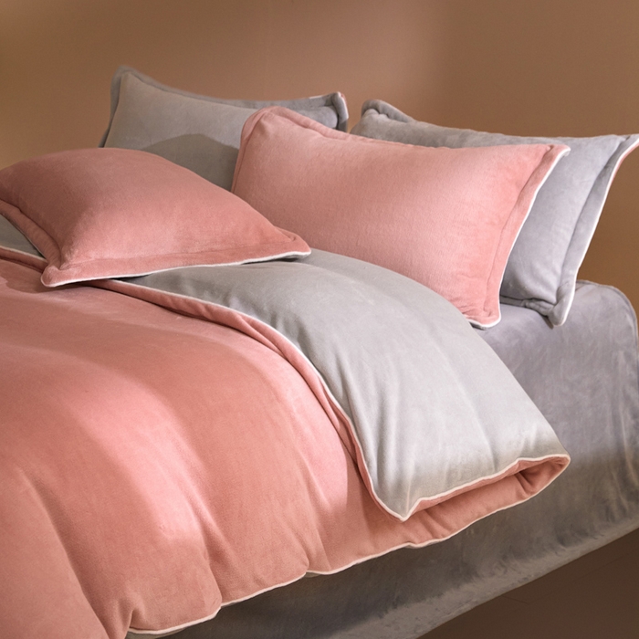 91家纺网 家纺一手货源 找家纺 麦田家纺 2025新款A类高克重纯色牛奶绒四件套 肉粉-鸭蛋灰