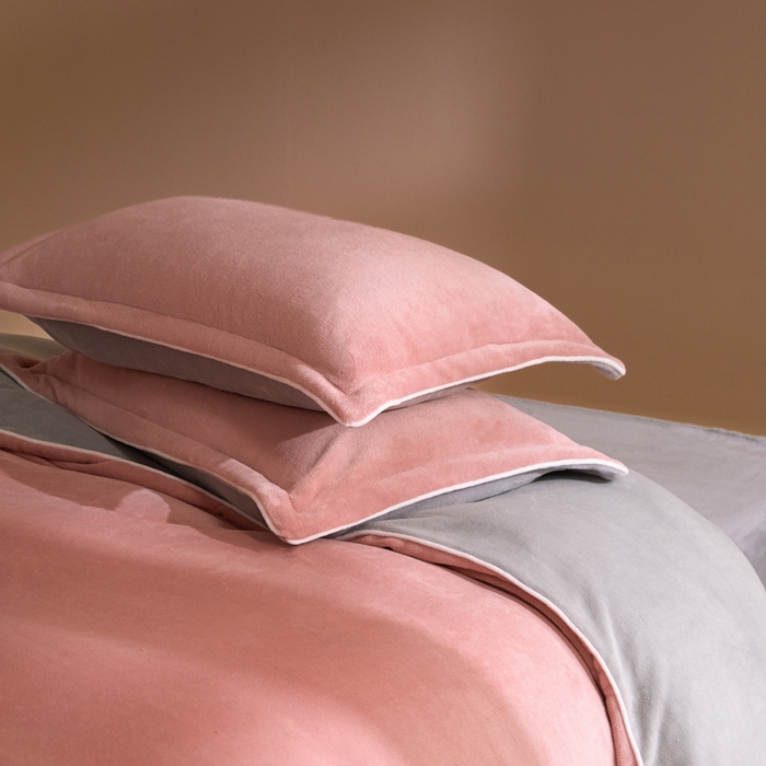 91家纺网 家纺一手货源 找家纺 麦田家纺 2025新款A类高克重纯色牛奶绒四件套 肉粉-鸭蛋灰