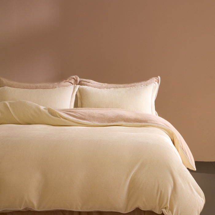 91家纺网 家纺一手货源 找家纺 麦田家纺 2025新款A类高克重纯色牛奶绒四件套 奶白咖