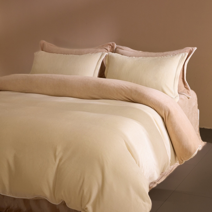 91家纺网 家纺一手货源 找家纺 麦田家纺 2025新款A类高克重纯色牛奶绒四件套 奶白咖