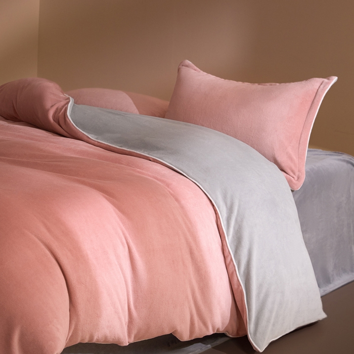 91家纺网 家纺一手货源 找家纺 麦田家纺 2025新款A类高克重纯色牛奶绒四件套 肉粉-鸭蛋灰