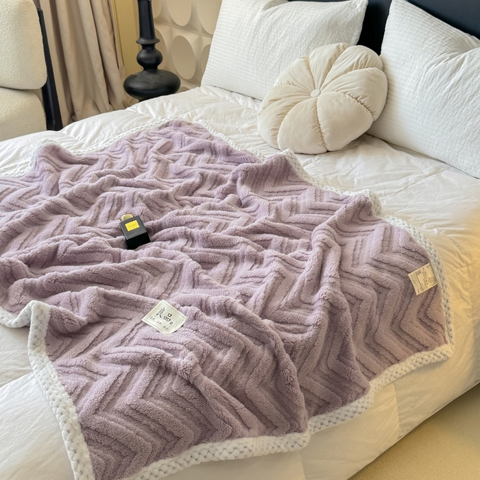 91家纺网 家纺一手货源 找家纺 穆琪2025新款轻奢盖毯高克重多层提花绵柔绒保暖毛毯绵密亲肤沙发毯休闲小毯子 水晶紫