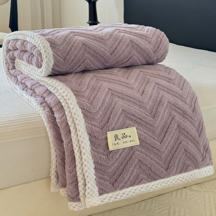 91家纺网 家纺一手货源 找家纺 穆琪2025新款轻奢盖毯高克重多层提花绵柔绒保暖毛毯绵密亲肤沙发毯休闲小毯子 水晶紫